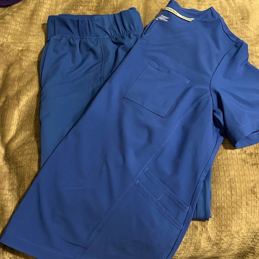 Cuddl Duds scrub set